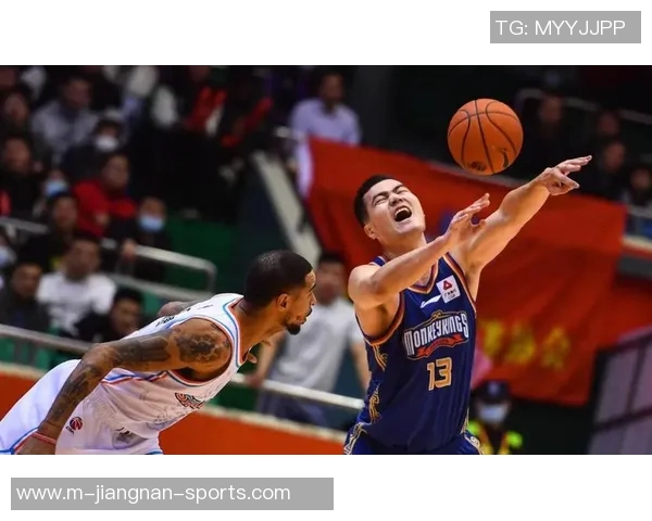 中国男篮迎战马其顿队全力争胜展现实力与团队精神